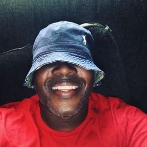 Meet your Posher, Carlos